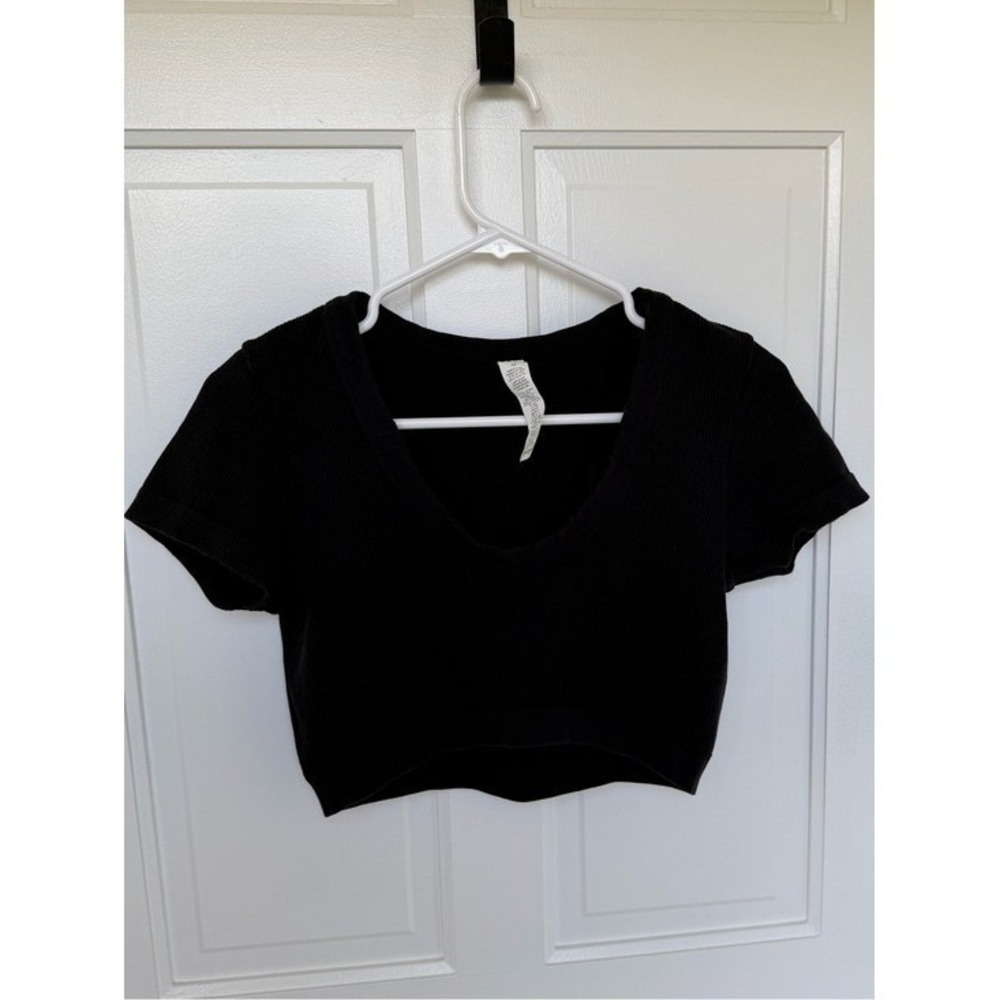 Alo Yoga Seamless Ribbed Cropped Serene Short Sleeve Top‎ Black M